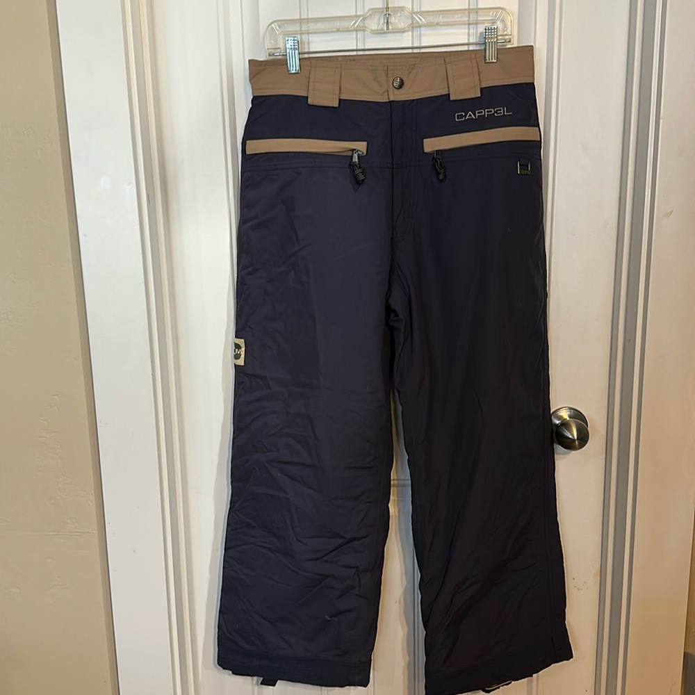 Capp 3L snow pants size Large 100% nylon, waterproof and wind proof